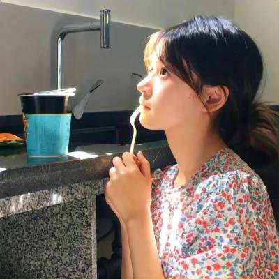 触碰的双手